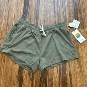 NWT Olive Vuori Women's Halo Performance Short Size: M